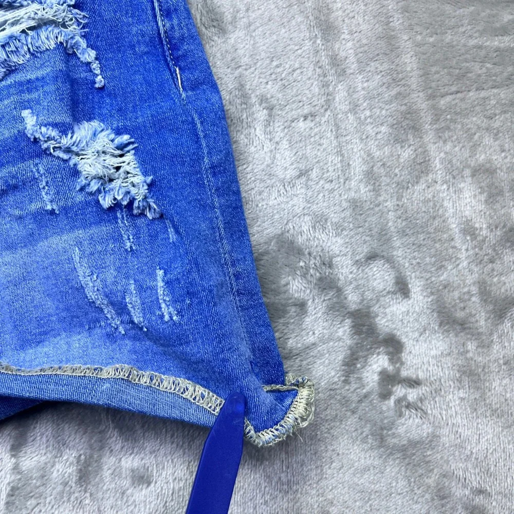 KanCan Womens Blue Denim Jean Shorts Distressed Cuffed‎ Casual Sz 27 Fits 26